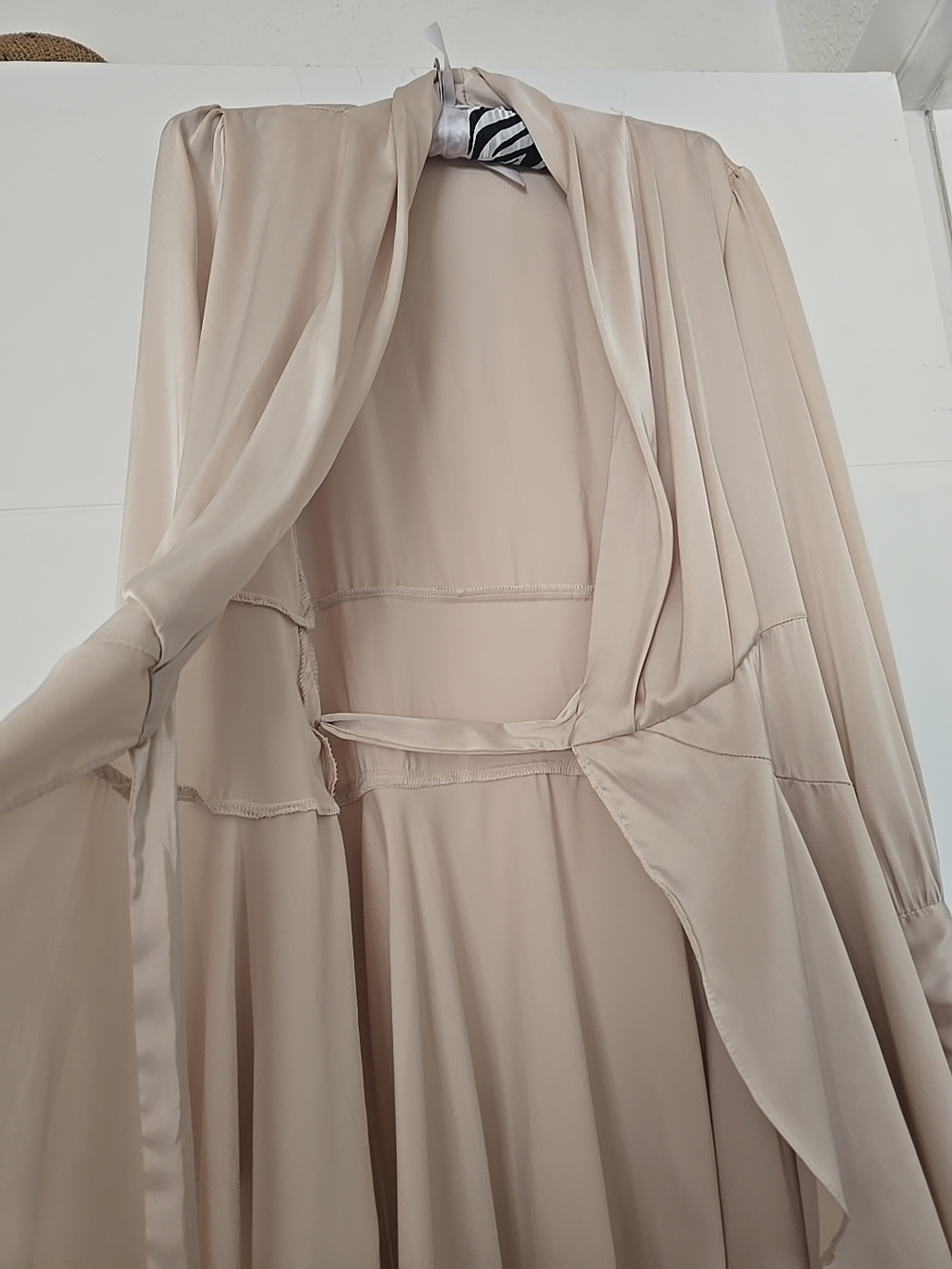 C.I.E.N. Champagne Satin Faux Wrap Mini Dress Size M Long Ruched Sleeve V-Neck - Picture 7 of 16